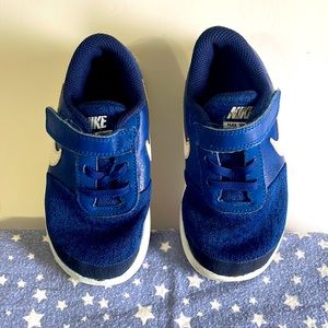 Nike boys toddler shoe size 9C